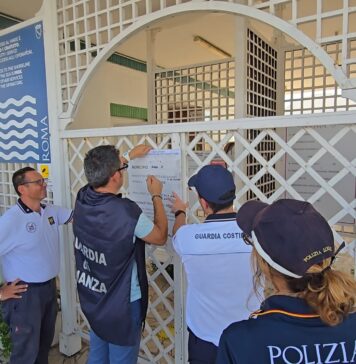 Scattano i sigilli per altri due stabilimenti balneari del litorale romano. Polizia Locale di Roma Capitale, Guardia di Finanza e Guardia Costiera hanno posto sotto sequestro Urbinati e Le Palme, entrambi gli stabilimenti erano già chiusi da tempo.