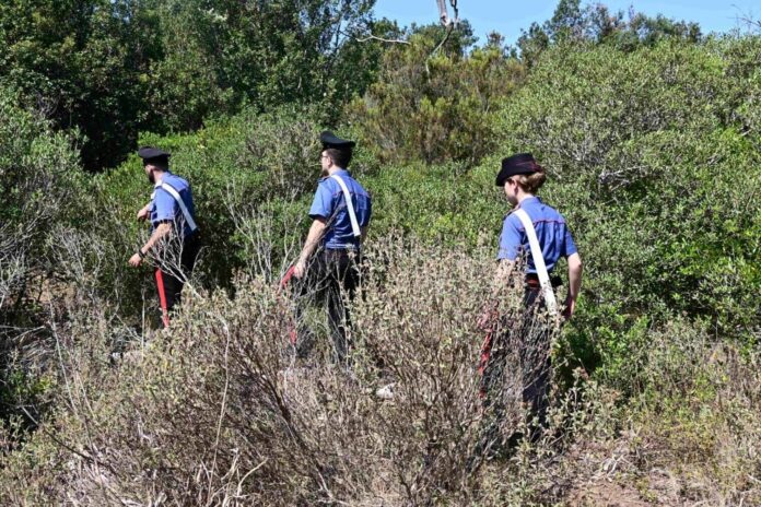 Un inseguimento lungo la Litoranea si trasforma in una fuga a piedi nella Tenuta di Castel Porziano: per l'uomo alla guida dello scooter rubato scatta l'arresto da parte dei Carabinieri in servizio di vigilanza