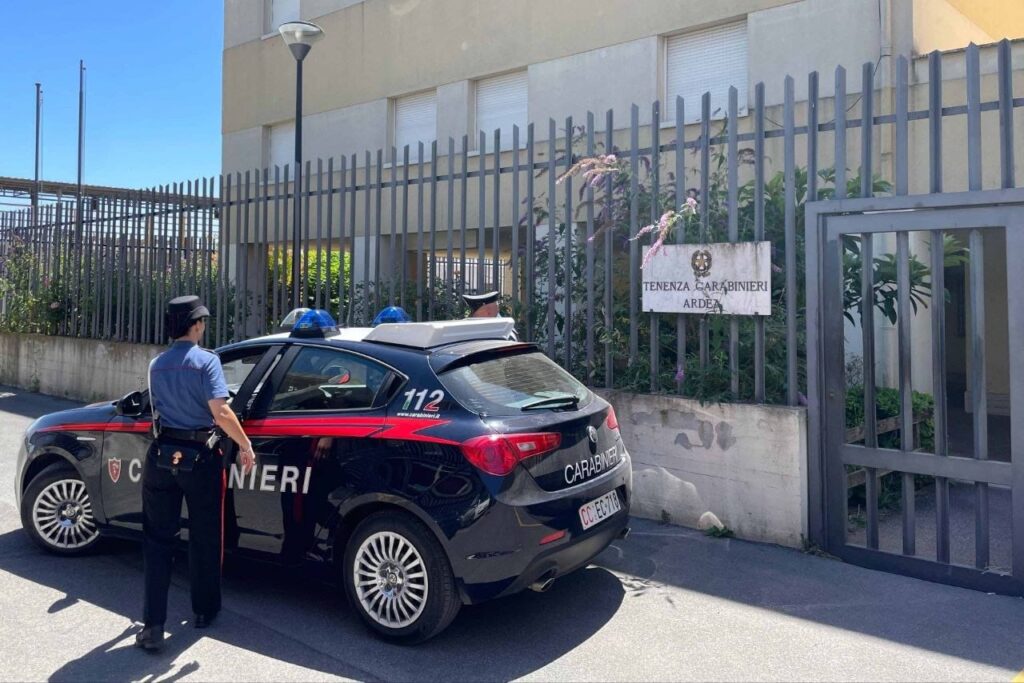 Imponente operazione dei Carabinieri sul territorio: sanzioni, monopattini rubati recuperati e sequestro di coltelli e machete durante i controlli ad Ardea