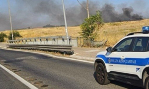 Incendio ad Ardea divora un maneggio ed ettari di vegetazione: acqua anche dall’elicottero 2