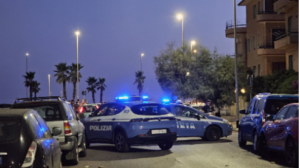 Cortocircuito in bagno: abitazione di Ostia Levante in fiamme. Sul posto quattro squadre dei vigili del fuoco 1