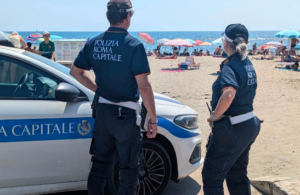 “Ha ripreso col cellulare i ragazzini in costume!”: rischia il linciaggio a Ostia. Arriva la polizia locale 1