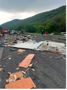 Terribile schianto tra pullman, camper e auto: 5 morti e 5 feriti 2