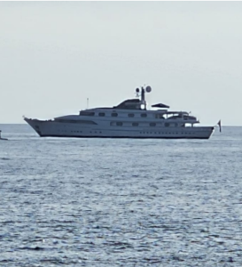 Dall’egiziano proprietario di Cleopatra al Meteor del miliardario canadese: due super yacht alla fonda a Ostia Ponente 1