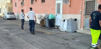 I controlli della Polizia Locale non si fermano. Tra sanzioni e nuovi impianti di videosorveglianza ambientale, l'amministrazione punta a stanare chi abbandona i sacchi per strada