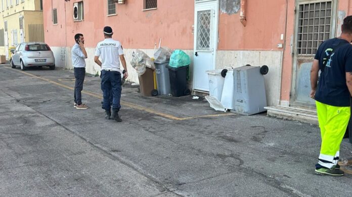 I controlli della Polizia Locale non si fermano. Tra sanzioni e nuovi impianti di videosorveglianza ambientale, l'amministrazione punta a stanare chi abbandona i sacchi per strada