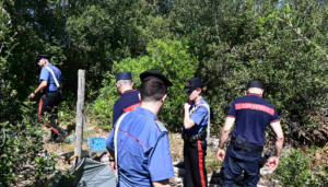 Carabinieri a caccia tra le baracche nella pineta di Castel Fusano: due arresti (FOTO) 2