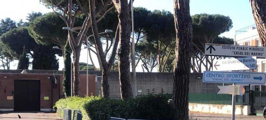Troppi maggiorenni e violenze, il carcere minorile Casal del Marmo nel caos: "Stop agli ingressi" 2 Troppi maggiorenni e violenze, il carcere minorile Casal del Marmo nel caos: "Stop agli ingressi" 1