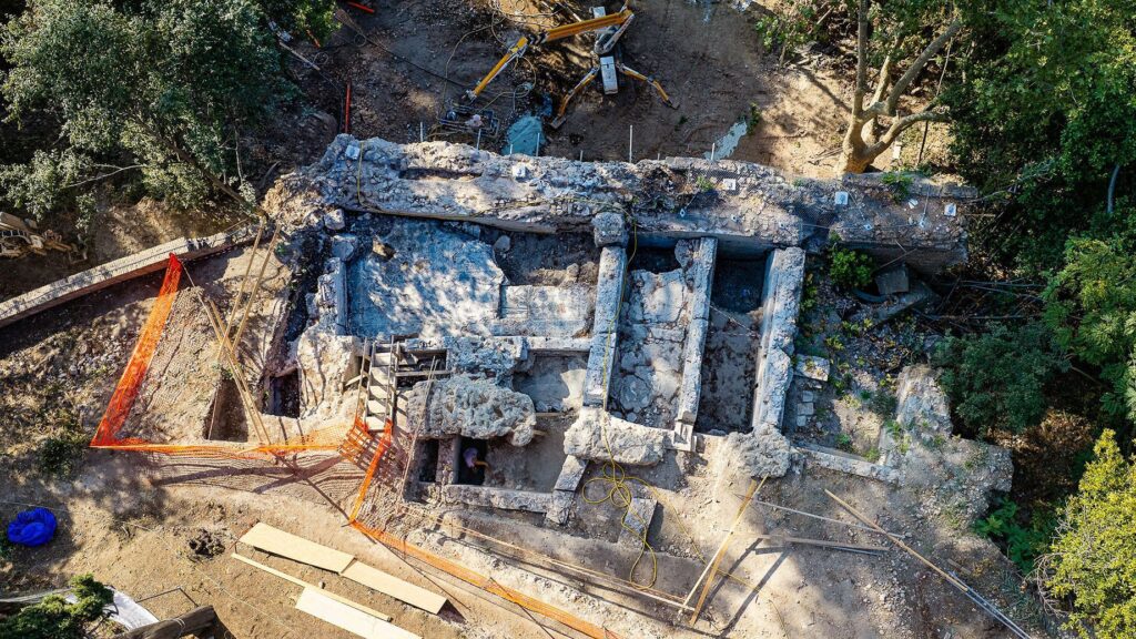 Eccezionale scoperta a Roma Celio: riemerge una dimora romana decorata con mosaici e affreschi 1