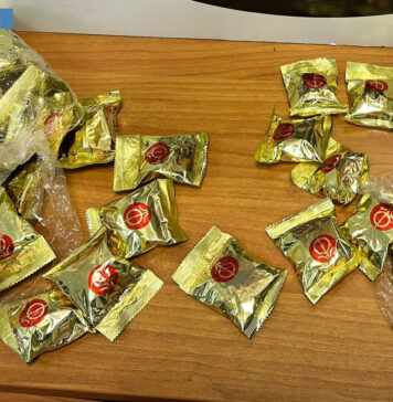 Sequestrati cinque chili di cocaina all'aeroporto di Fiumicino, nascosti dentro finti biscotti della fortuna: la donna stava per imbarcarsi su un volo per Taipei, fermata dalla Squadra Mobile ai gate