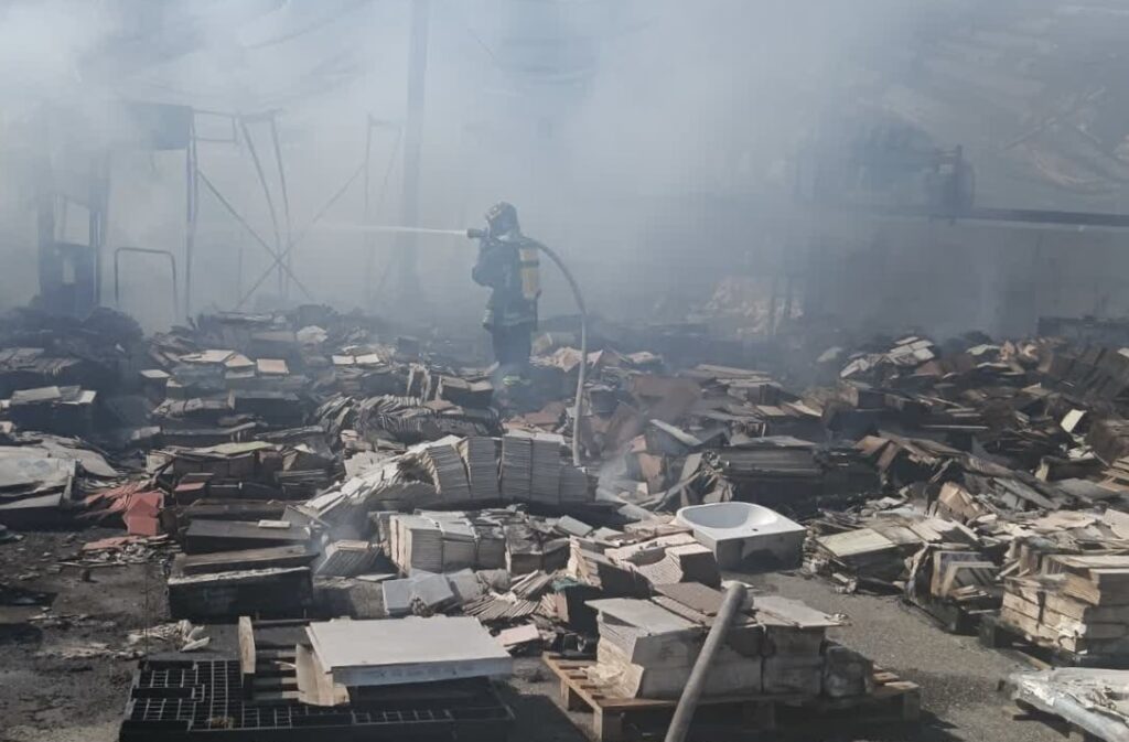 Incendio via Laurentina a Roma, la discarica interrata brucia da 10 giorni, è allarme diossina 1 Incendio via Laurentina a Roma, la discarica interrata brucia da 10 giorni, è allarme diossina 1