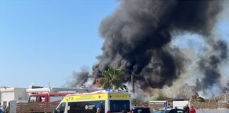 Spaventoso incendio a Maccarese, va a fuoco la Rambla