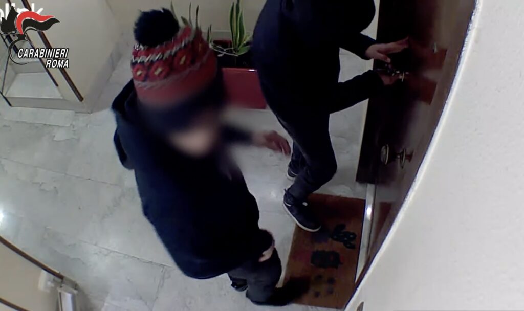 L'inganno del libretto: da Ostia a Roma banda dei furti svaligiava case senza scassinare porte (VIDEO) 1