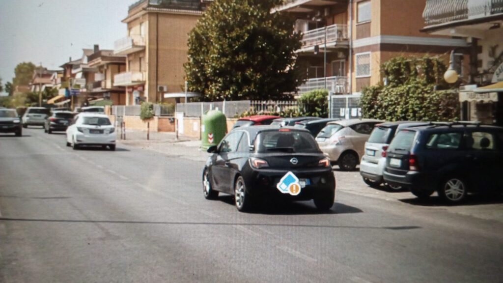 Investe una donna incinta e fugge: caccia al pirata della strada a Morena 1