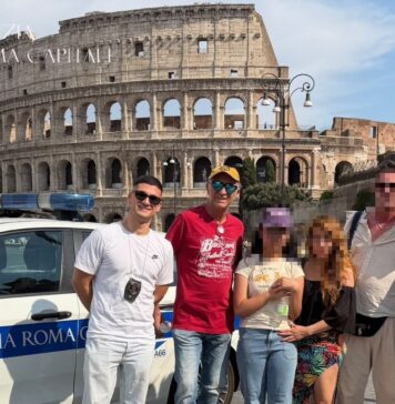 Momenti di paura per una famiglia filippina in vacanza: la bambina si perde al Colosseo tra i turisti ma viene rintracciata dagli agenti nei pressi dei Fori Imperiali