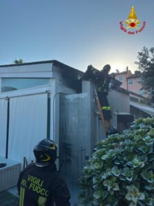 Incendio in una struttura alberghiera a Roma: Vigili del Fuoco mettono in sicurezza l'area 1