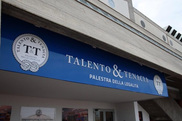 Un dossier amministrativo e contabile firmato da LabUr accende i riflettori sulla Palestra della Legalità di via dell'Idroscalo, tra vecchi contratti d'affitto, degrado e gestione dei fondi pubblici