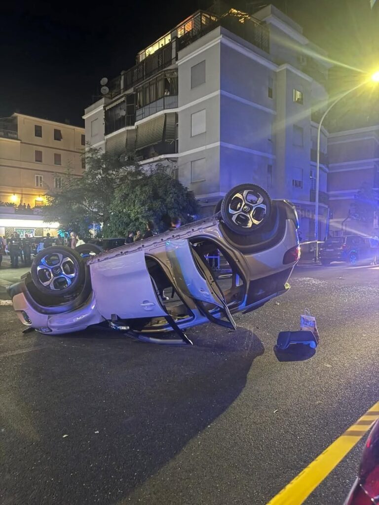 Incidente tra tre auto a Torrevecchia, una si ribalta: donna in codice rosso 1