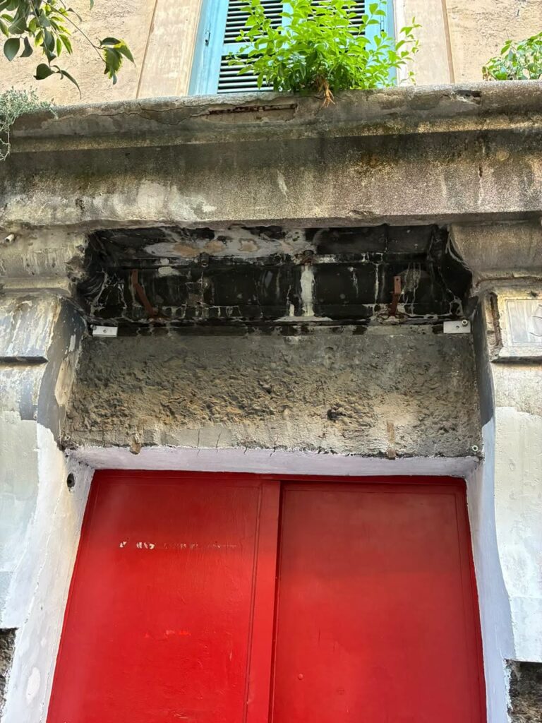 Raid contro sede Pd a Roma: insegna divelta e scritte fasciste 1