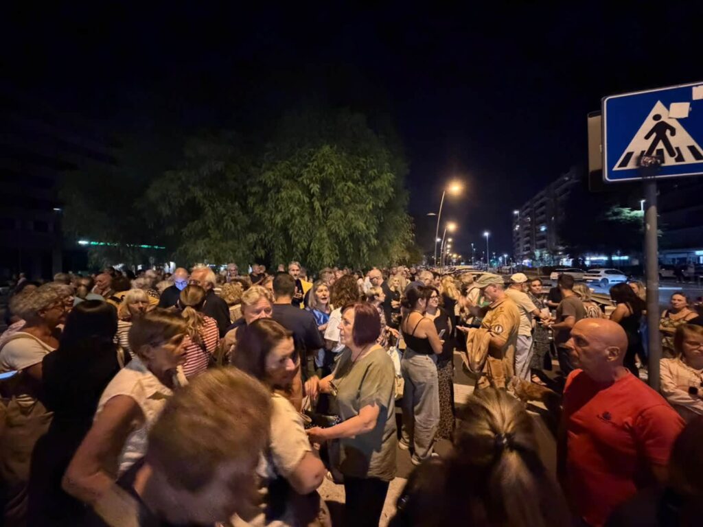 Cinecittà Est scende in piazza contro le occupazioni abusive: in 400 con Don Coluccia (FOTO e VIDEO) 2