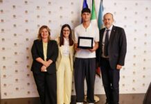 Il Consiglio regionale celebra il giovane bagnino di Torvaianica: la storia di Denis Sguera e della sua straordinaria giornata di salvataggi sul litorale