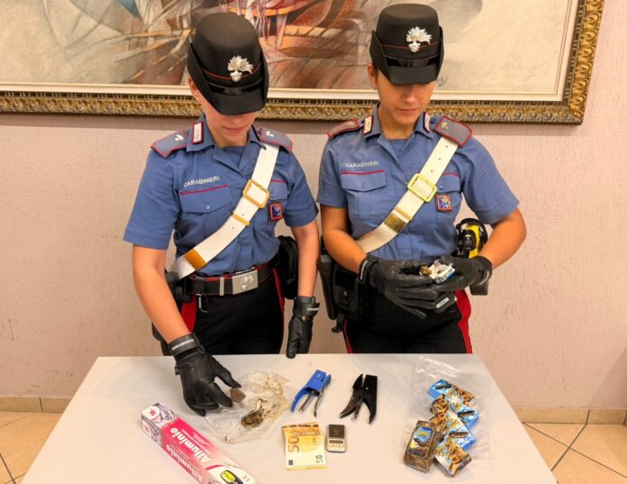 Un 21enne tenta la fuga con lo stupefacente in tasca: l'arresto per droga ad Anzio arriva al termine di un controllo del territorio effettuato dai Carabinieri nel quartiere Europa