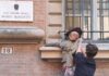 Bologna, manichino di Valditara alle finestre del liceo Minghetti: “Nemico degli studenti”
