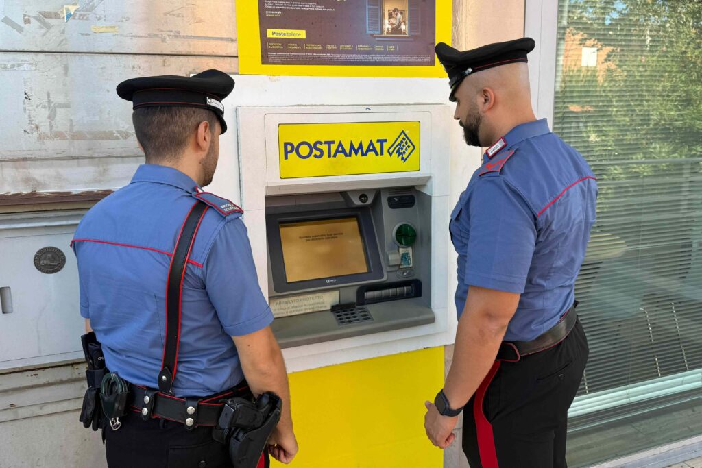 La trappola della placca al bancomat per rubare 50 euro: arrestato 49enne per "cash trapping" a Roma 2