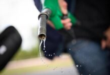 Caro carburanti, benzina arriva a 2,153 euro al litro. Gasolio a 2,330