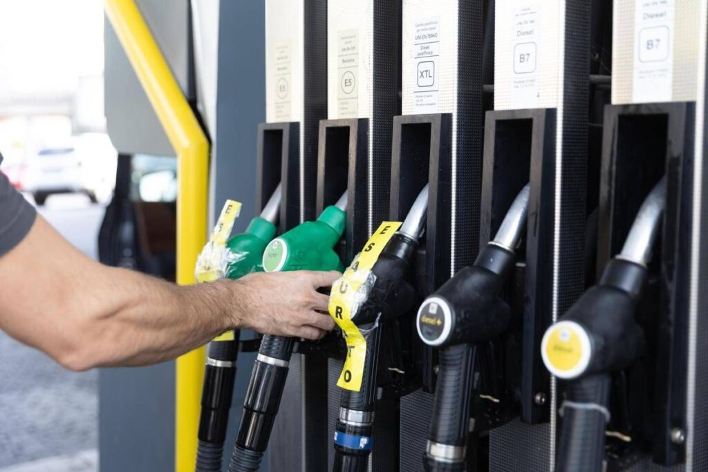 Carburanti, al via il «price cap» a 1,99 euro per la benzina: ma sul calo dei prezzi è rebus 1 Carburanti, al via il «price cap» a 1,99 euro per la benzina: ma sul calo dei prezzi è rebus 1