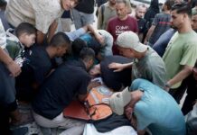 Edificio crolla nella notte a Gaza, almeno 11 morti: “50 bambini tra le 100 persone intrappolate, stavano dormendo”