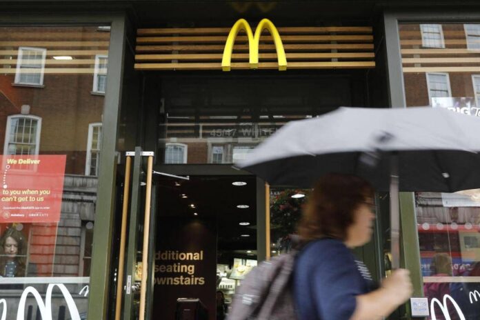 Era commesso al McDonald’s, 50 anni dopo… apre sei ristoranti