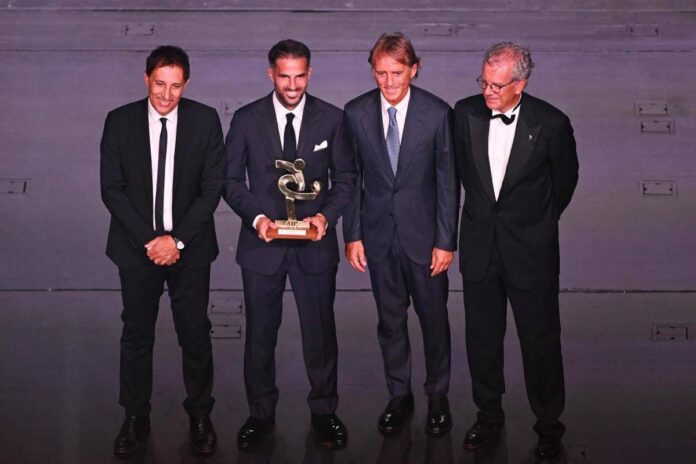 Fabregas, Dimarco, Malen e… Tutti i premiati del Gran Gala del calcio Aic 2026