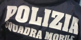 Cinque poliziotti arrestati tra Anzio e Nettuno: l'accusa è di associazione per delinquere, peculato e concorso nel traffico di droga, mentre la Questura conferma il massimo rigore contro l'infedeltà istituzionale