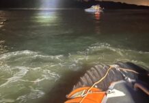 Barca incagliata su scogli in piena notte: salvate cinque persone da Guardia costiera Civitavecchia