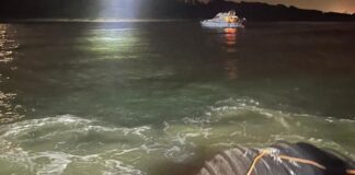 Barca incagliata su scogli in piena notte: salvate cinque persone da Guardia costiera Civitavecchia