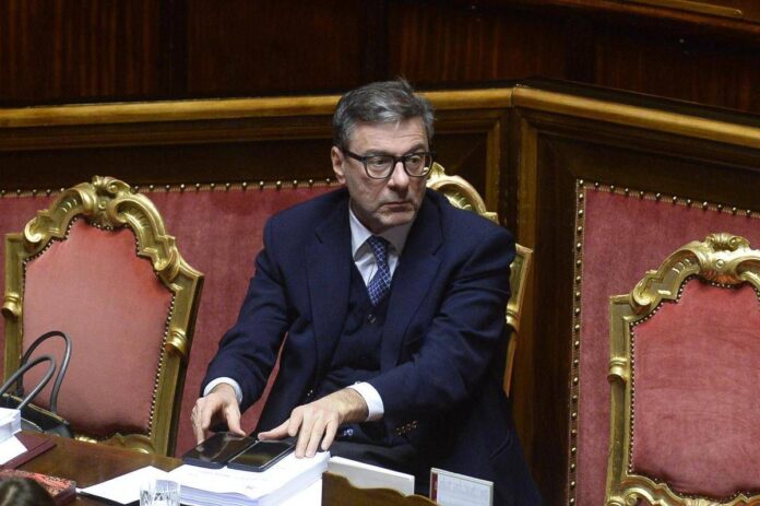Istat, deficit resta al 3,1%: Italia ancora in procedura di infrazione. Giorgetti: “Prendiamo atto con rammarico”