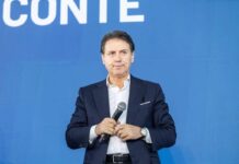 M5S, la base approva il programma in 20 punti: “L’invio di armi all’Ucraina allontana la pace”