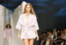 Milano Fashion Week, anche la fidanzata di Sinner Laila Hasanovic sfila in passerella