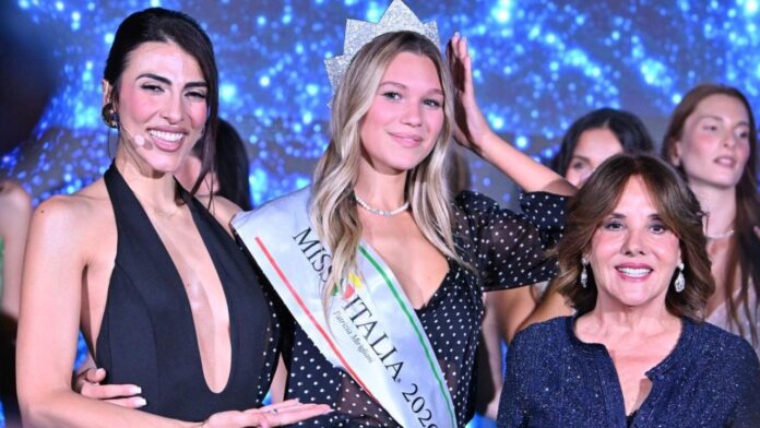 Miss Italia 2026 eletta al Castello di Santa Severa: vince Sarah Rizea, atleta delle Fiamme Oro