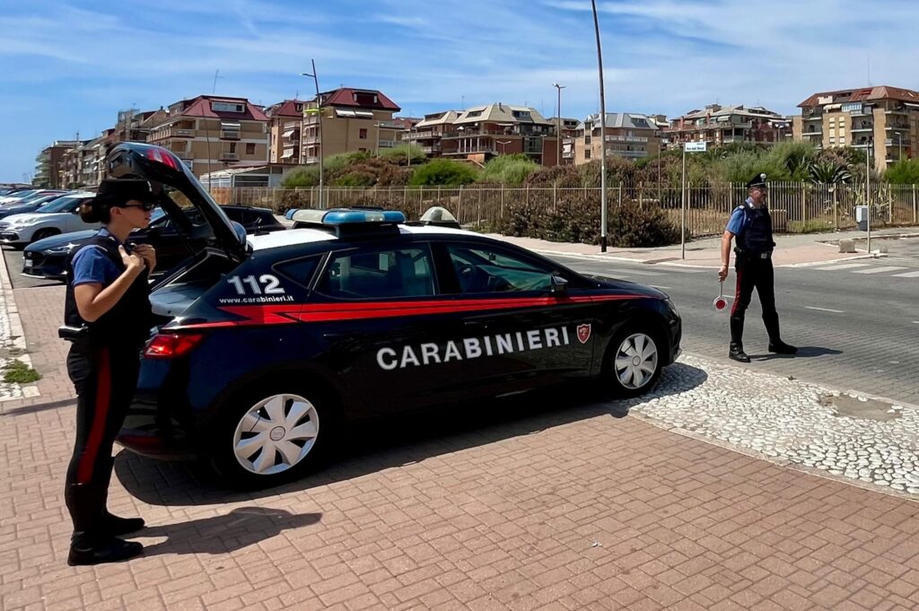 Ruba tre macchine del caffè a Ostia e aggredisce il titolare: la ladra arrestata 1