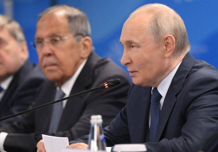 Russia, Putin: “Nessun attacco all’Ue”. Lavrov ribalta la minaccia: “Guerra breve se Europa ci colpisce”