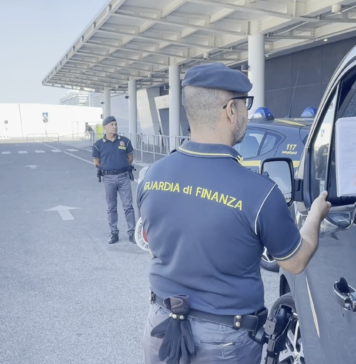 Tra porto e stazione, Finanza e Polizia Locale hanno trovato anche irregolarità fiscali nei controlli a taxi e NCC a Civitavecchia