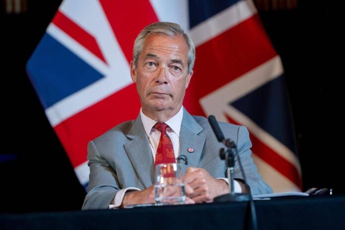 Sospetti finanziamenti illeciti, due dirigenti di Reform Uk si dimettono: Farage in piena bufera