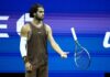 US Open, Alcaraz perde un set e si sfoga: “Il servizio è una m***a”