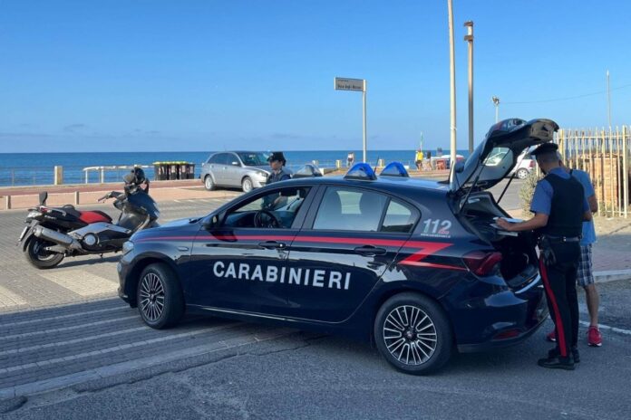 Bilancio dei controlli dei Carabinieri a Ostia: spaccio di droga, evasione e verifiche su 217 persone e 124 veicoli