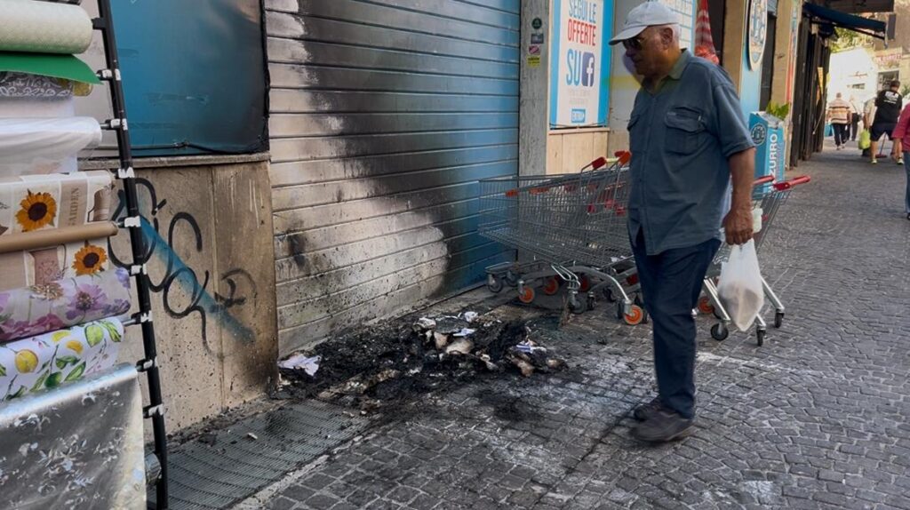 I roghi di auto appiccati con cartoni e accendino: Tivoli risponde tra paura e voglia di giustizia 2 I roghi di auto appiccati con cartoni e accendino: Tivoli risponde tra paura e voglia di giustizia 2