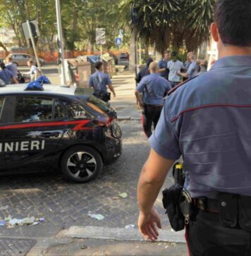 Dalle 1000 dosi di stupefacenti sequestrate agli stratagemmi romantici per coprire lo spaccio, fino al giovane fermato con due lamette nascoste tra gengiva e guancia: imponente operazione antidroga dei Carabinieri al Quarticciolo