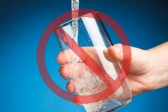 Batteri nell'acqua a Santa Severa. Acqua non potabile a Santa Severa: scatta l'ordinanza del sindaco dopo i rilievi dell'ASL. Autobotti in strada e divieti immediati. Tutti i dettagli nell'articolo https://canaledieci.it/2026/09/01/batteri-nellacqua-a-santa-severa-il-comune-vieta-il-consumo-diretto-dopo-i-controlli-dellasl/