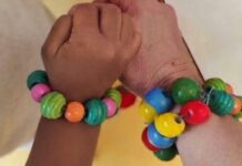 Il piccolo, nato ad agosto a Lecce, lotta in un ospedale di Roma tra interventi chirurgici e un trapianto: i genitori sono soli, e la comunità di Falasche si mobilita per sostenerli 